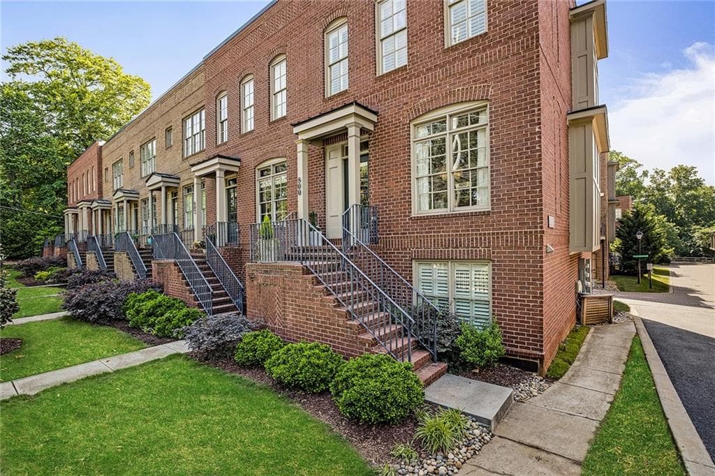 3 bedroom, 4 bathroom, 2,400 sq ft townhouse sold at 800 Virginia Park Circle, Atlanta, GA 30306