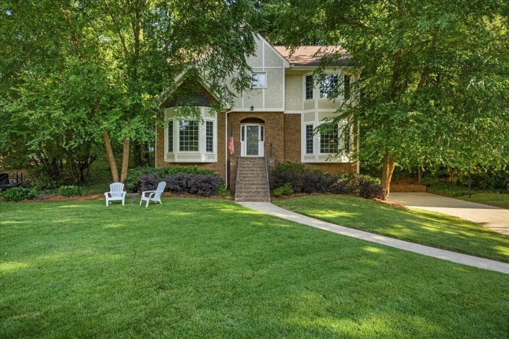 4 bedroom, 3 bathroom, 2,729 sq ft single family residence sold at 675 Wood Work Way, Roswell, GA 30076