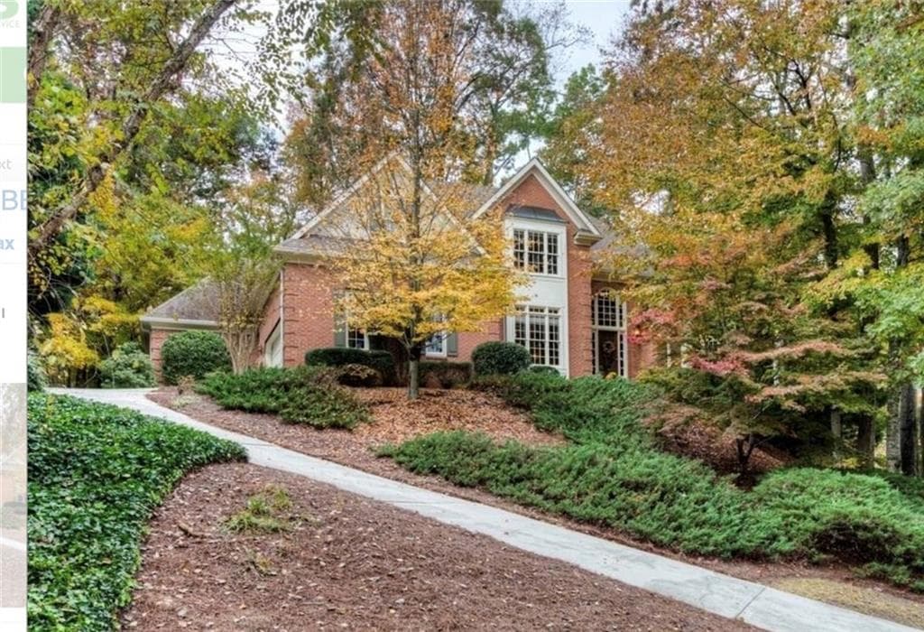 4 bedroom, 4 bathroom, 3,846 sq ft single family residence sold at 435 Abbeywood Drive, Roswell, GA 30075