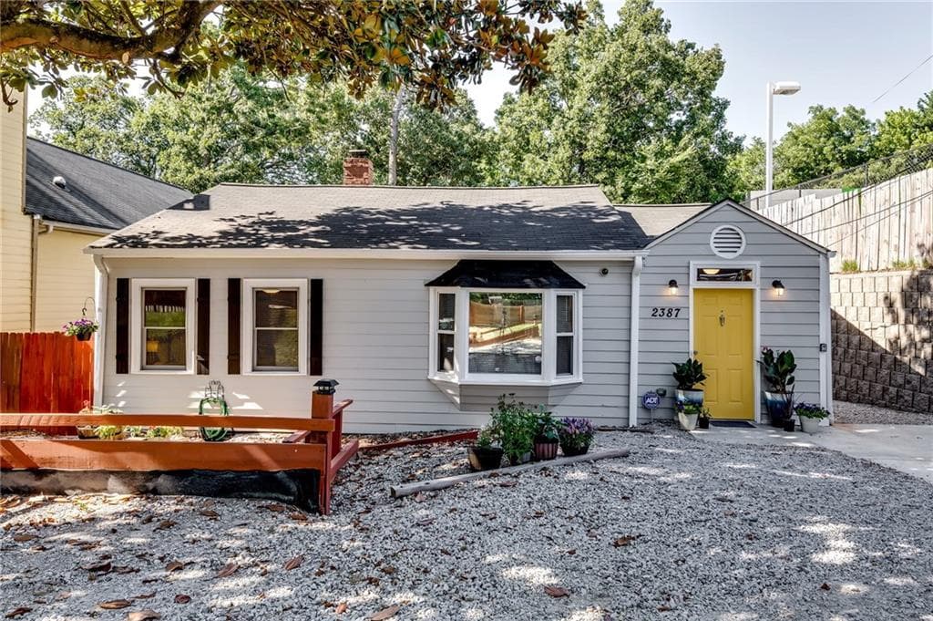 2 bedroom, 2 bathroom, 1,073 sq ft single family residence sold at 2387 Glenwood Avenue, Atlanta, GA 30317
