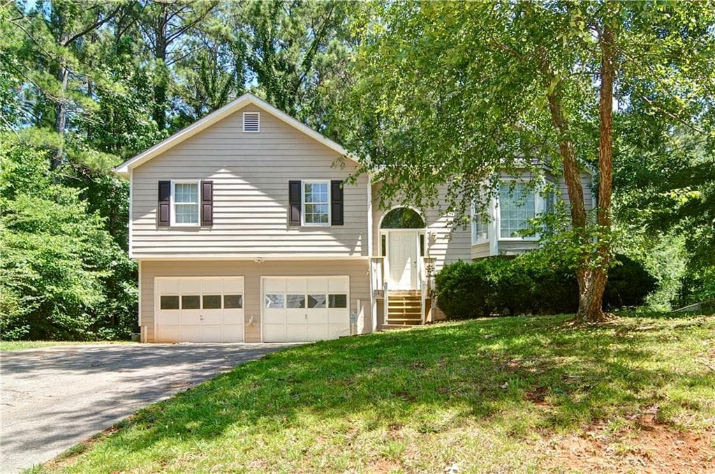 3 bedroom, 3 bathroom, 1,220 sq ft single family residence sold at 133 INDIAN TRAIL Drive, Powder Springs, GA 30127