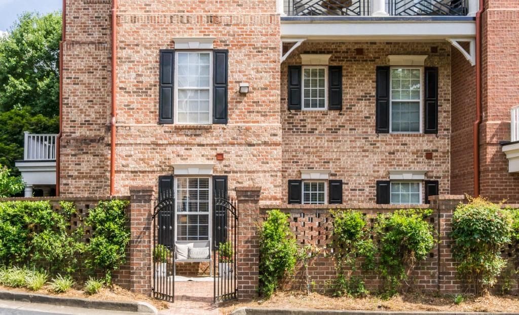 2 bedroom, 3 bathroom, 1,588 sq ft condominium sold at 4810 Ivy Ridge Drive 104, Atlanta, GA 30339