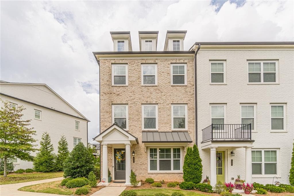 3 bedroom, 4 bathroom, 2,320 sq ft townhouse sold at 10206 WINDALIER Way, Roswell, GA 30076