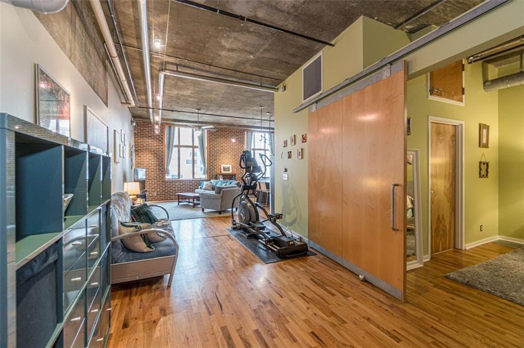 1 bedroom, 1 bathroom, 1,036 sq ft condominium sold at 660 Glen Iris Drive 407, Atlanta, GA 30308