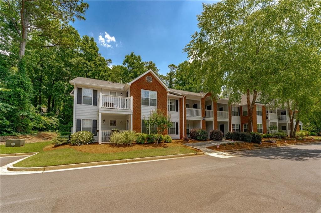 2 bedroom, 2 bathroom, 1,249 sq ft condominium sold at 514 Streamside Drive 514, Roswell, GA 30076