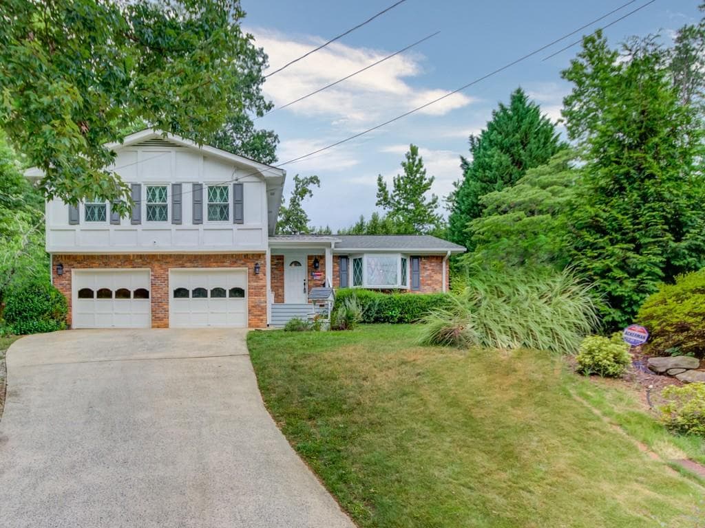 4592 Mountain Creek Drive, Roswell, GA 30075 — most recent listing photo