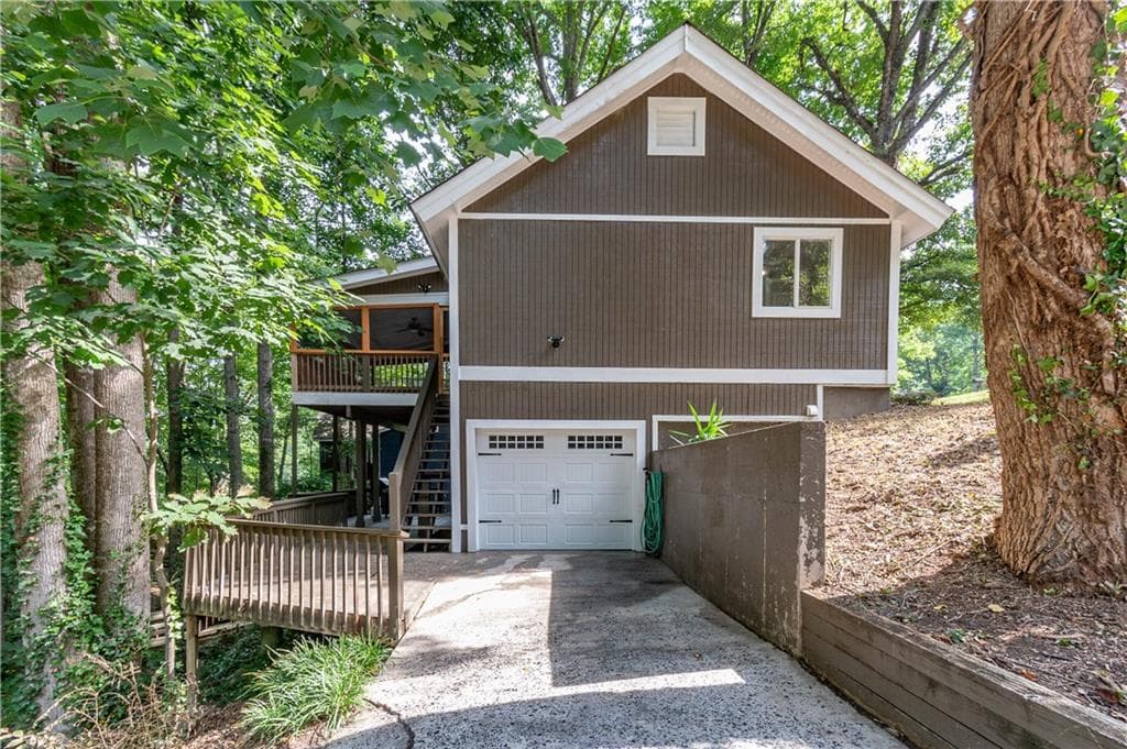 2 bedroom, 1 bathroom, 1,200 sq ft single family residence sold at 9210 FLEETWOOD Trail, Gainesville, GA 30506