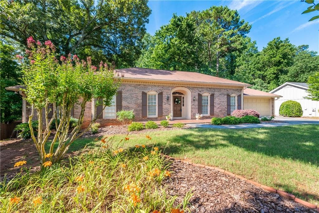 400 Knoll Woods Drive, Roswell, GA 30075 — most recent listing photo