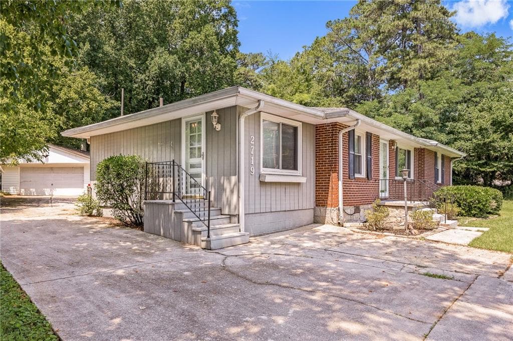2719 Harrington Drive, Decatur, GA 30033 — most recent listing photo