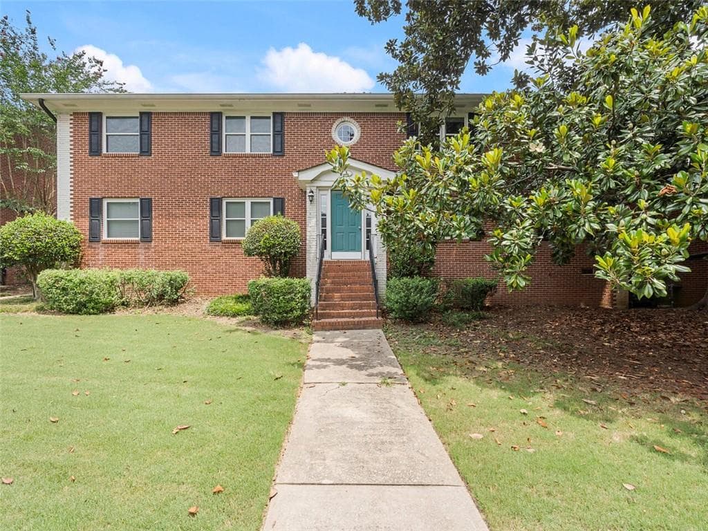 2 bedroom, 2 bathroom, 918 sq ft condominium sold at 4282 Roswell Road L4, Atlanta, GA 30342