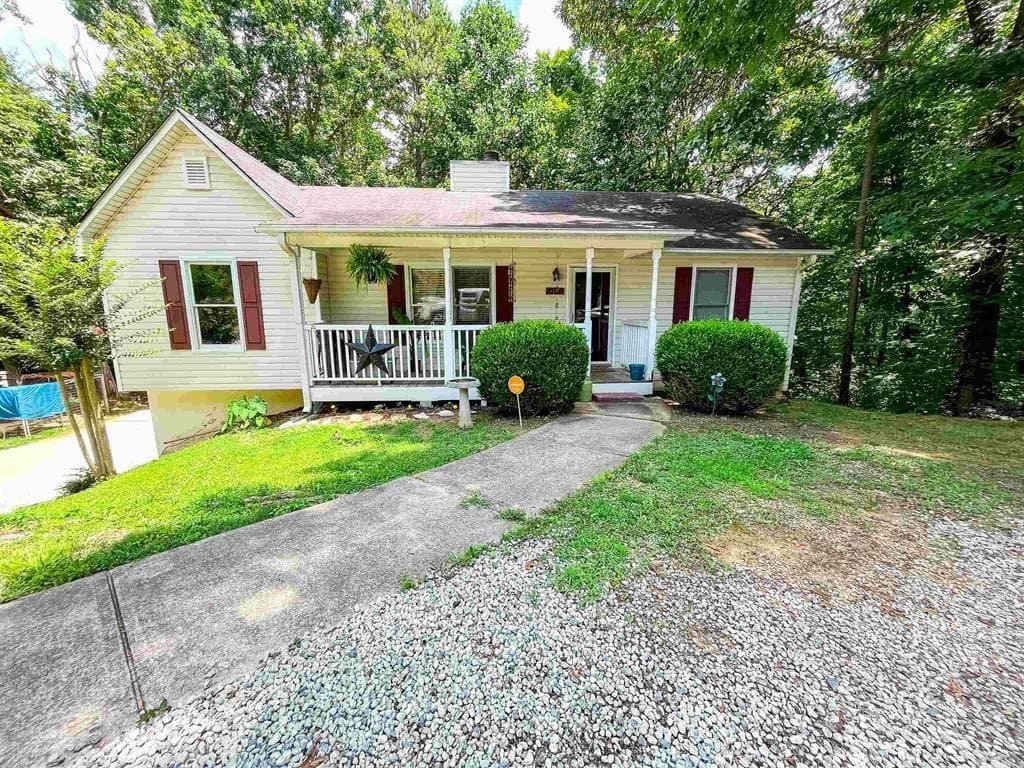 3 bedroom, 2 bathroom single family residence sold at 8106 Highway 101, Rockmart, GA 30153