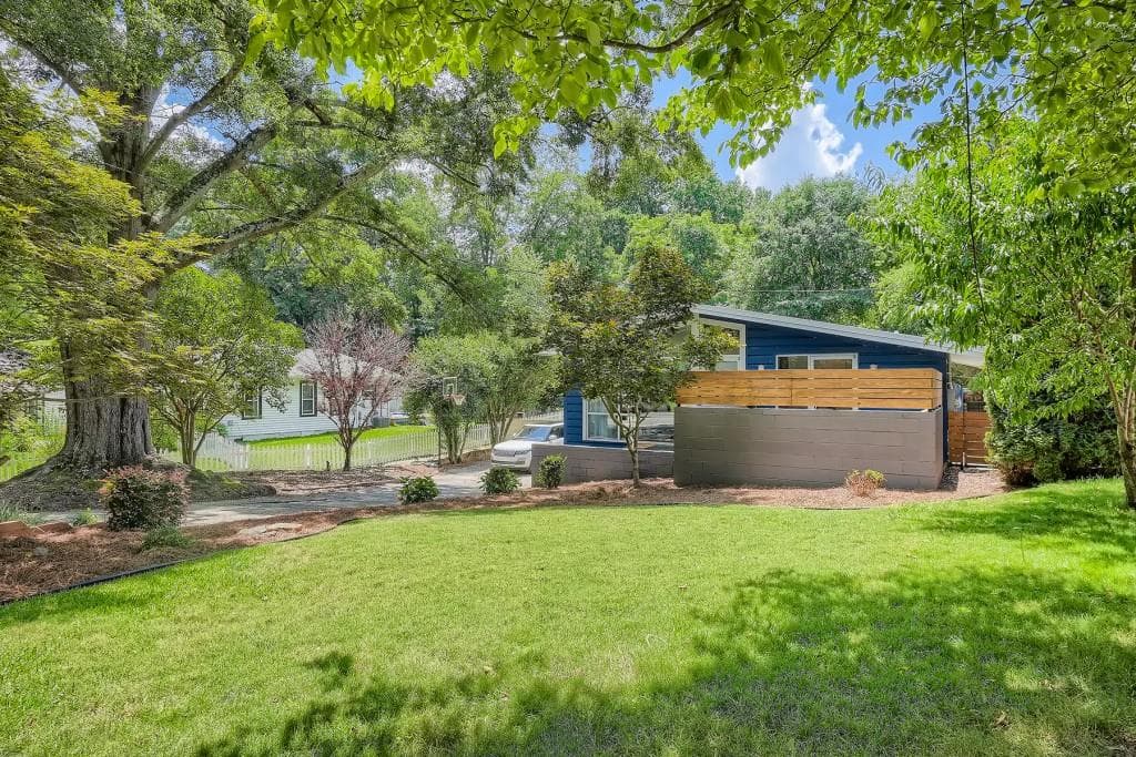 2 bedroom, 1 bathroom, 990 sq ft single family residence sold at 1620 Carroll Drive, Atlanta, GA 30318