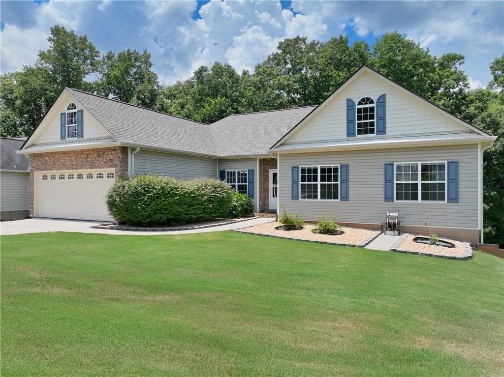 4 bedroom, 3 bathroom, 3,574 sq ft single family residence sold at 3576 Phoenix Cove Drive, Gainesville, GA 30506