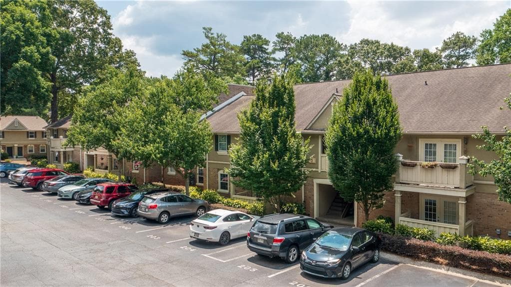 2 bedroom, 2 bathroom, 1,040 sq ft condominium sold at 6900 Roswell Road Q15, Atlanta, GA 30328