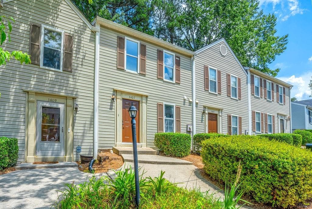 2 bedroom, 3 bathroom, 1,152 sq ft townhouse sold at 3407 Spring Harbor Drive, Atlanta, GA 30340
