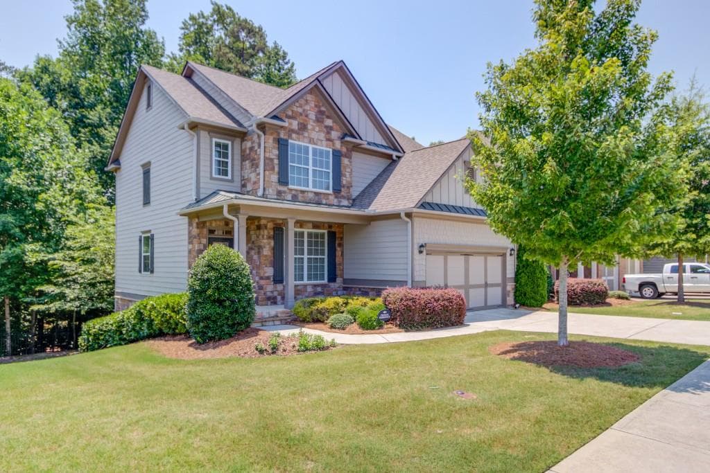 3 bedroom, 4 bathroom, 2,056 sq ft single family residence sold at 6904 Big Sky Drive, Flowery Branch, GA 30542