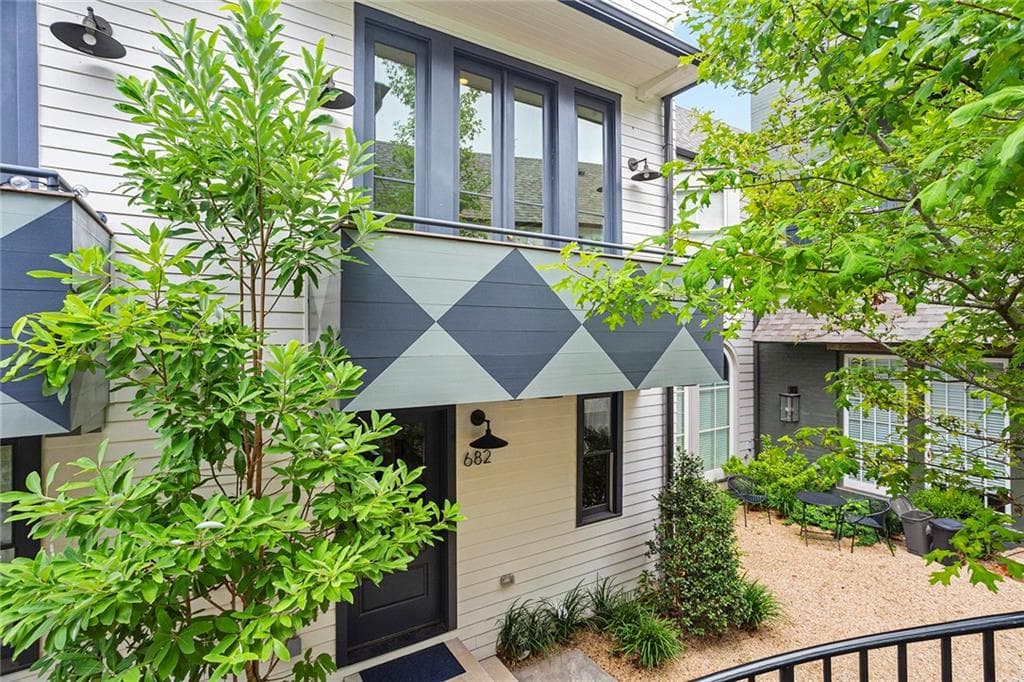 2 bedroom, 2 bathroom, 1,152 sq ft townhouse sold at 682 Fraser Street, Atlanta, GA 30315