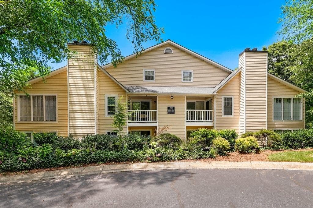 2 bedroom, 2 bathroom, 1,316 sq ft condominium sold at 1802 Countryside Place, Smyrna, GA 30080