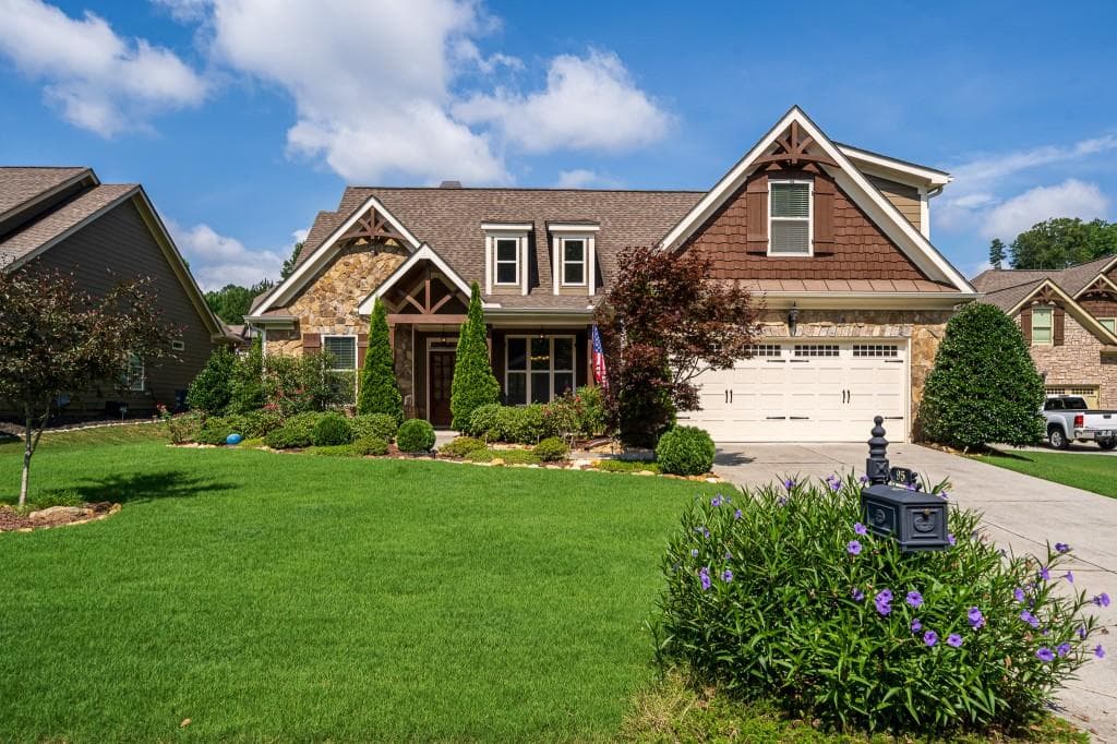 4 bedroom, 3 bathroom, 2,561 sq ft single family residence sold at 95 Lexington Court, Dallas, GA 30157