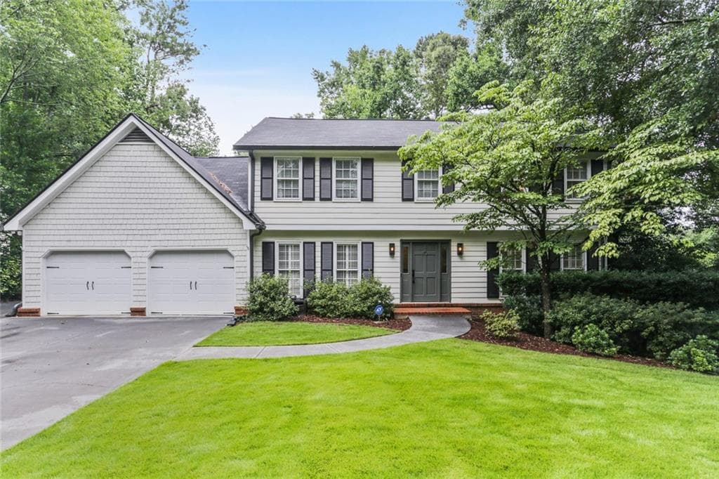 4 bedroom, 3 bathroom, 2,421 sq ft single family residence sold at 3707 Dunwoody Club Drive, Atlanta, GA 30350