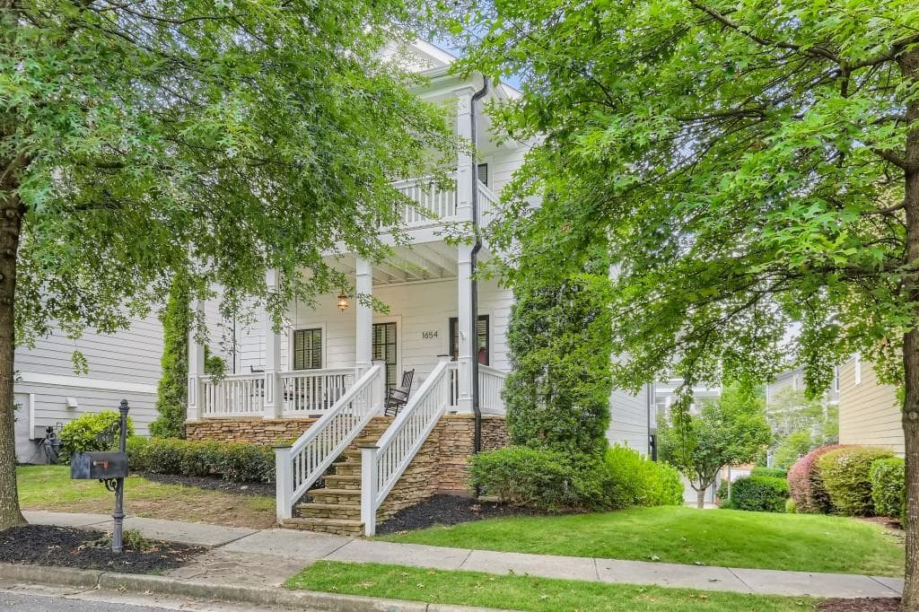 4 bedroom, 4 bathroom, 2,032 sq ft single family residence sold at 1654 Carr Circle, Atlanta, GA 30318