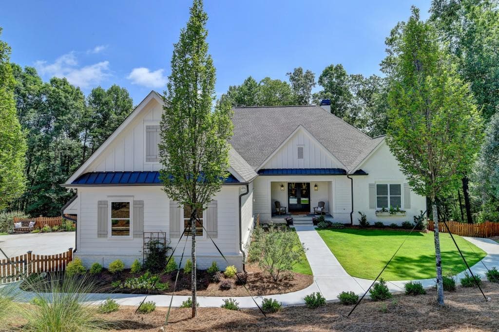 5 bedroom, 6 bathroom, 6,520 sq ft single family residence sold at 2727 Inglewood Drive, Gainesville, GA 30504