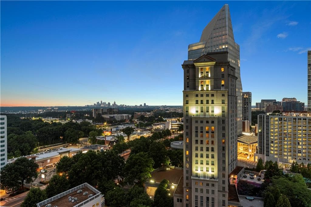 2 bedroom, 2 bathroom, 1,238 sq ft condominium sold at 3324 Peachtree Road 1714, Atlanta, GA 30326