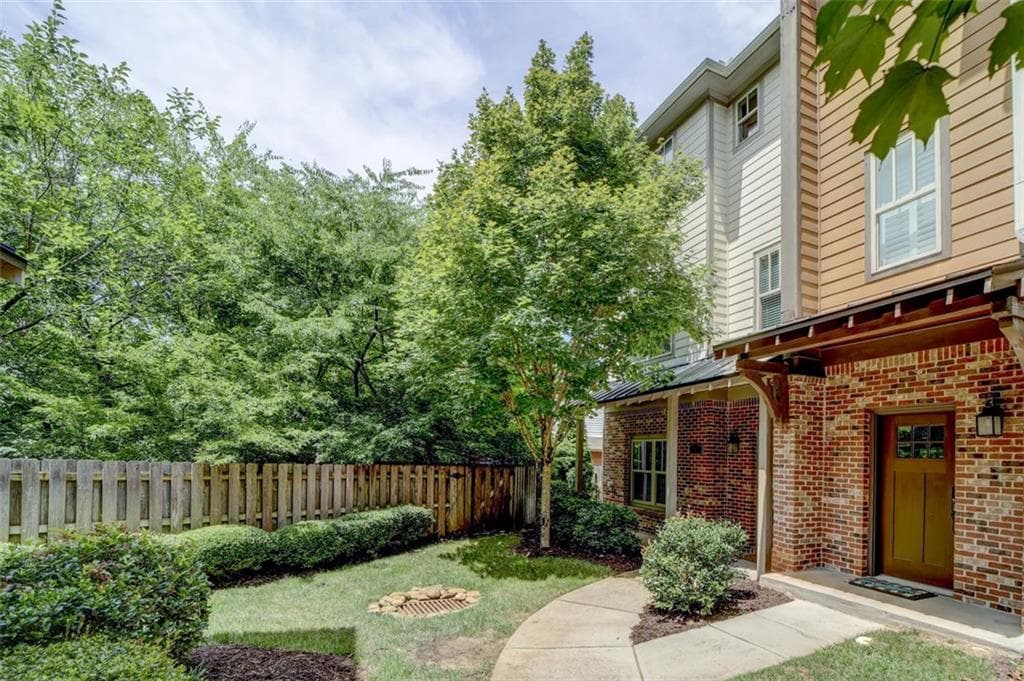 3 bedroom, 4 bathroom, 2,015 sq ft townhouse sold at 1325 Oakview Road, Decatur, GA 30030