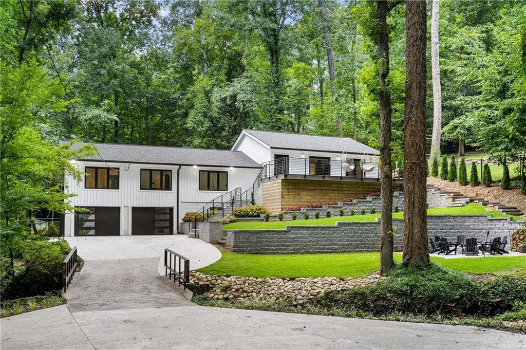 425 Forest Hills Drive, Sandy Springs, GA 30342 — most recent listing photo