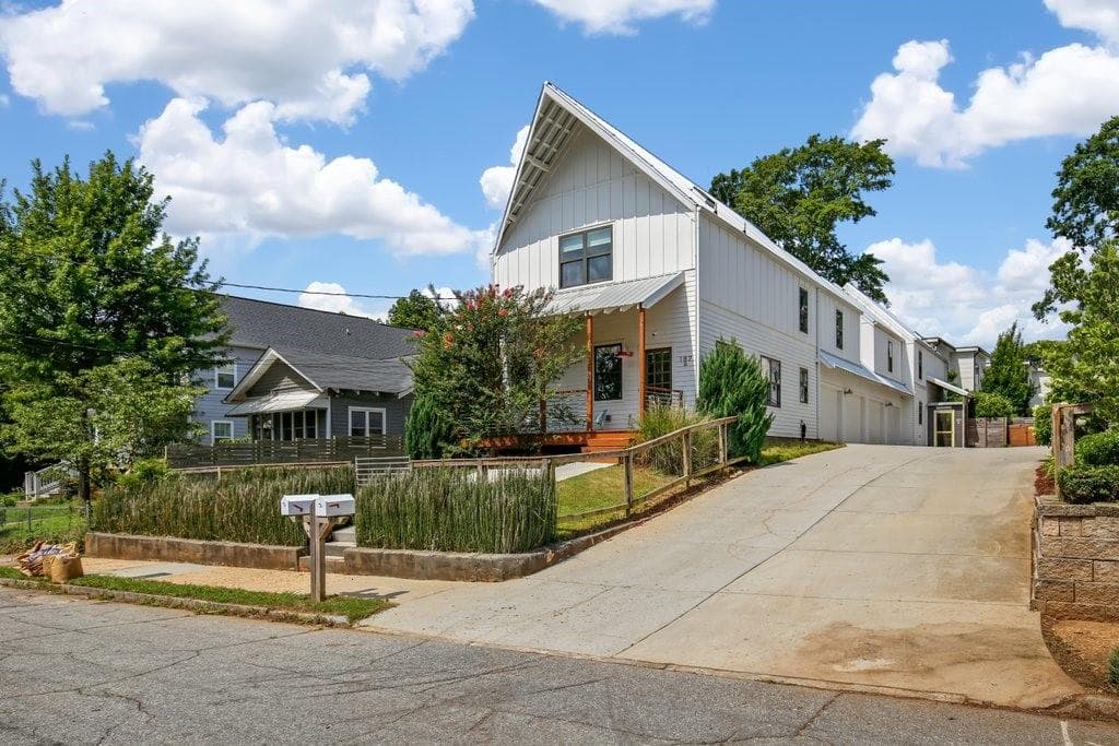 3 bedroom, 3 bathroom, 2,208 sq ft townhouse sold at 187 Cleveland Street A, Atlanta, GA 30316