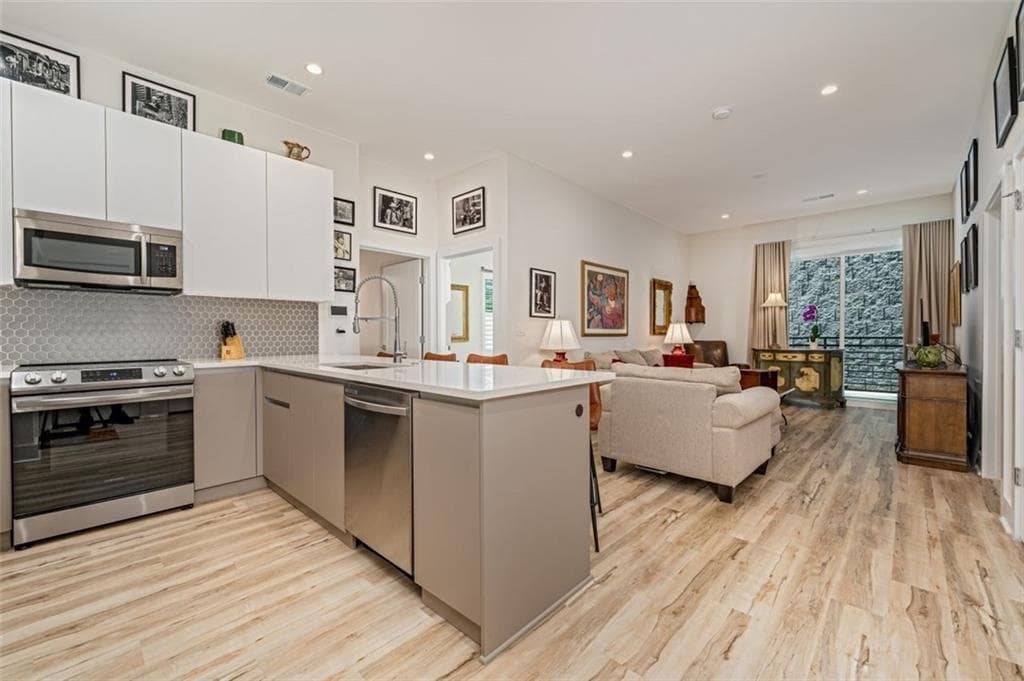 2 bedroom, 2 bathroom, 1,150 sq ft condominium sold at 1155 Custer Avenue 106, Atlanta, GA 30316