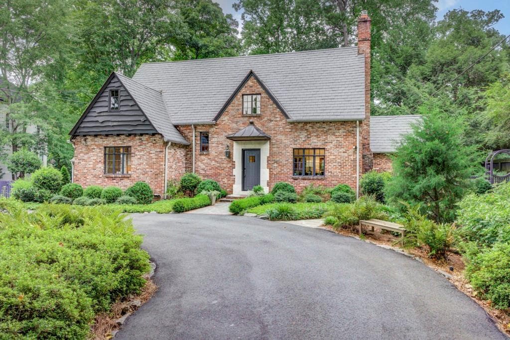 4 bedroom, 4 bathroom single family residence sold at 2835 Arden Road, Atlanta, GA 30327