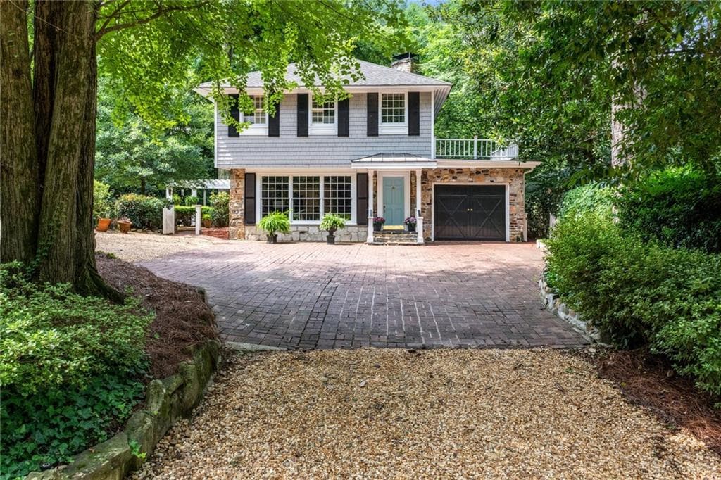 4 bedroom, 4 bathroom, 3,992 sq ft single family residence sold at 10 Peachtree Battle Avenue, Atlanta, GA 30305