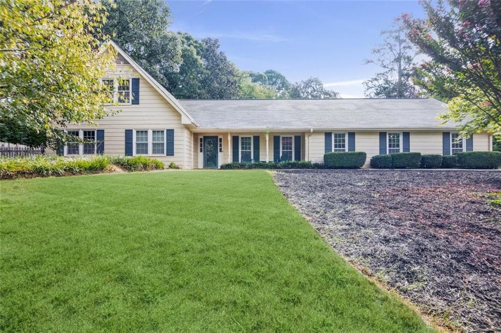 985 Finnsbury Drive, Roswell, GA 30075 — most recent listing photo