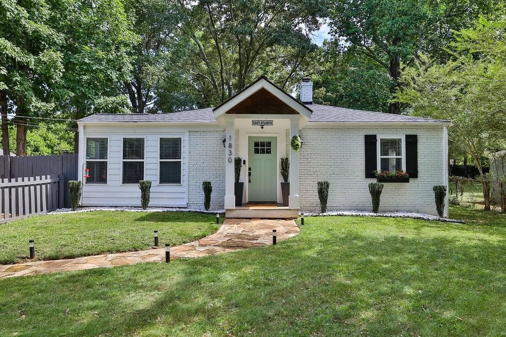 2 bedroom, 1 bathroom, 1,053 sq ft single family residence sold at 1830 Flat Shoals Road, Atlanta, GA 30316