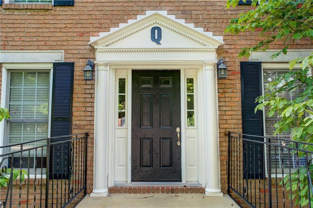 2 bedroom, 2 bathroom, 1,050 sq ft condominium sold at 1101 Collier Road Q1, Atlanta, GA 30318