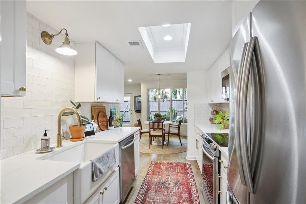 2 bedroom, 3 bathroom, 1,588 sq ft condominium sold at 59 Ivy Trail, Atlanta, GA 30342