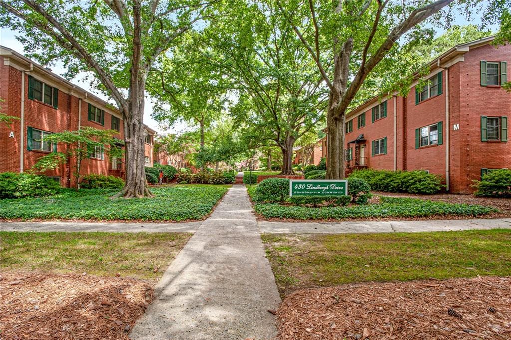 2 bedroom, 2 bathroom, 1,188 sq ft condominium sold at 430 Lindbergh Drive G4, Atlanta, GA 30305