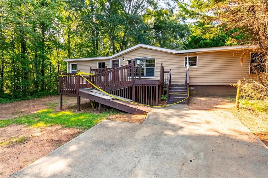 3 bedroom, 2 bathroom, 1,960 sq ft single family residence sold at 219 Lynn Road, Bethlehem, GA 30620