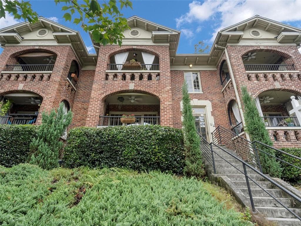 1 bedroom, 1 bathroom, 560 sq ft condominium sold at 795 Ponce De Leon Place A2, Atlanta, GA 30306