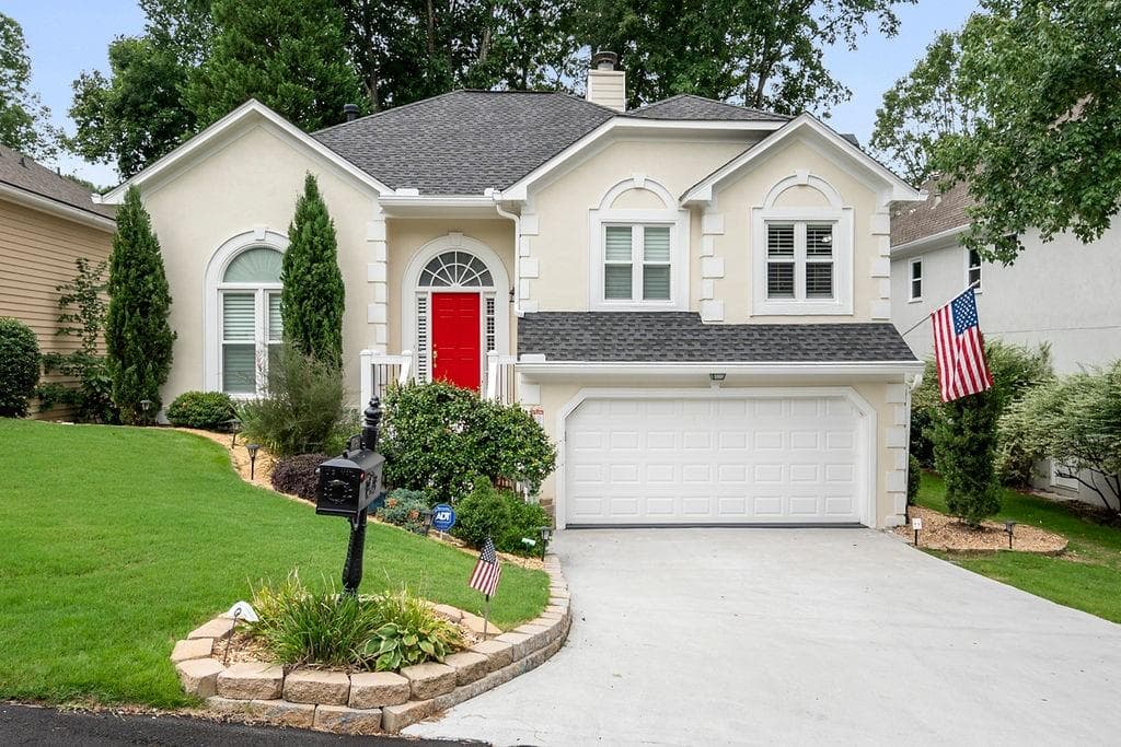 4 bedroom, 3 bathroom, 3,196 sq ft single family residence sold at 10160 Kinross Road, Roswell, GA 30076