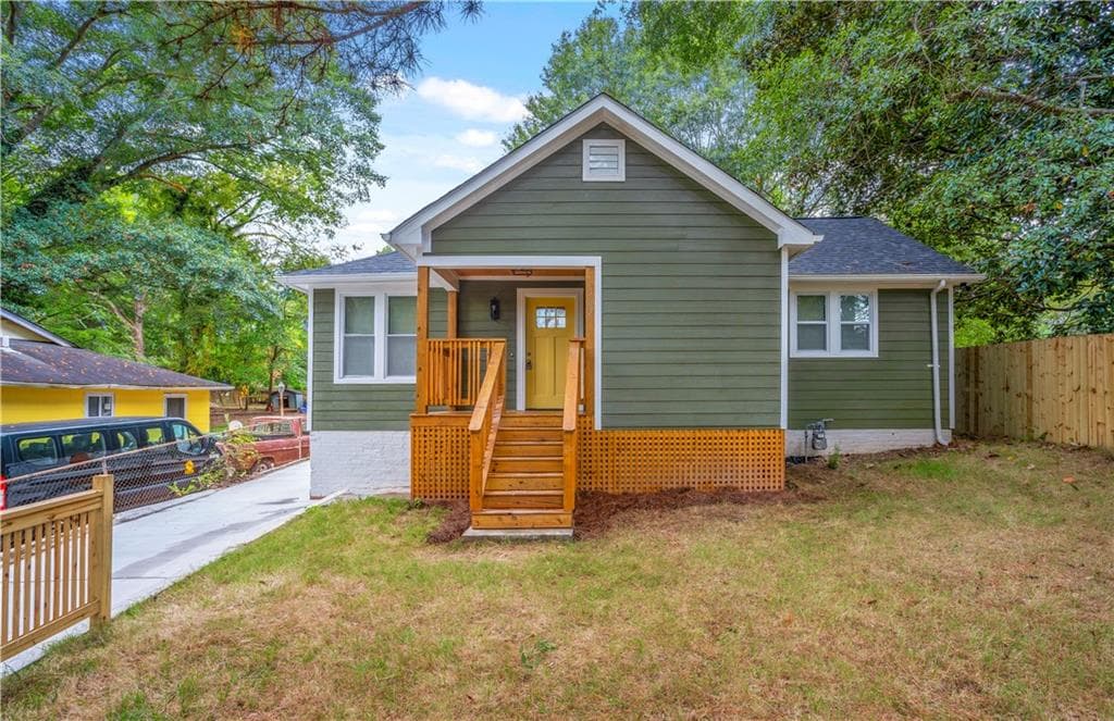 3 bedroom, 2 bathroom, 1,700 sq ft single family residence sold at 562 Gary Road, Atlanta, GA 30318