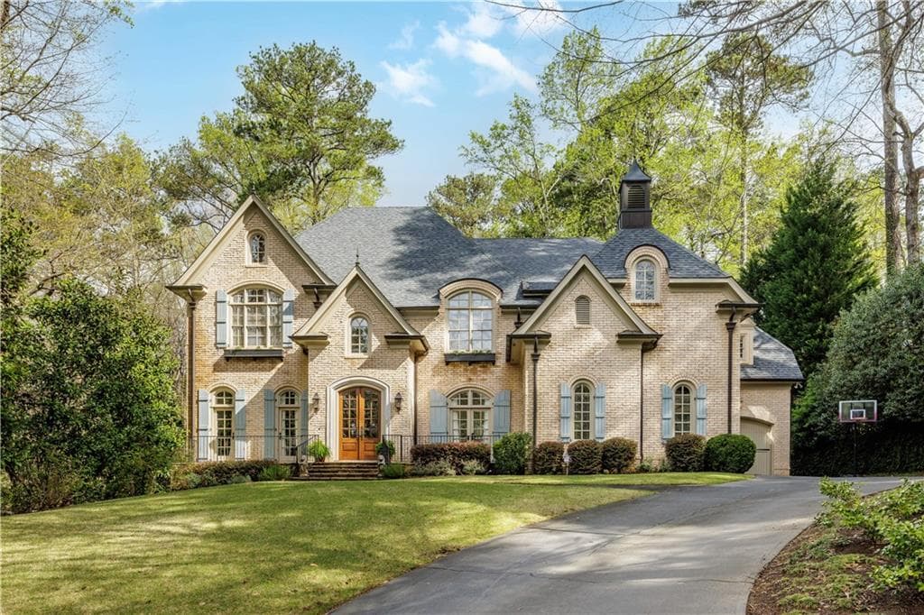 5 bedroom, 5 bathroom, 5,400 sq ft single family residence sold at 485 Kingswood Lane, Atlanta, GA 30305