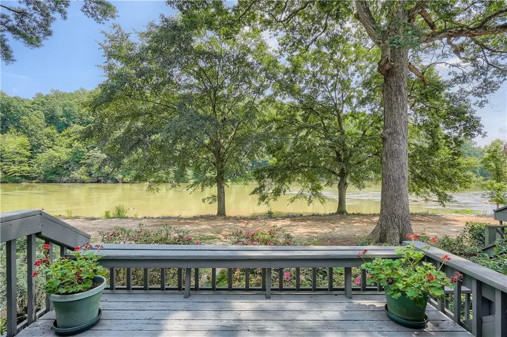1051 Riverbend Club Drive 7, Atlanta, GA 30339 — most recent listing photo