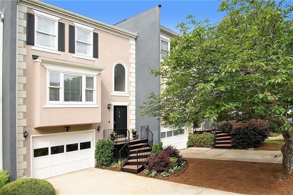 3 bedroom, 4 bathroom, 1,818 sq ft townhouse sold at 9 Sycamore Station, Decatur, GA 30030