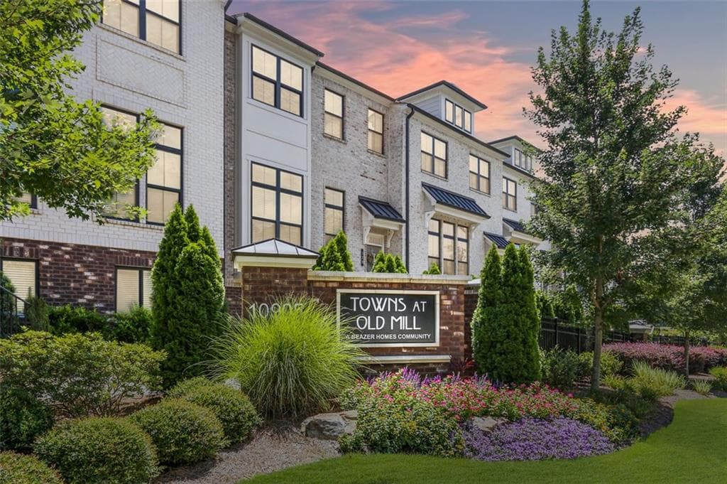 3 bedroom, 4 bathroom, 2,637 sq ft townhouse sold at 820 FAIRVIEW Circle, Roswell, GA 30076