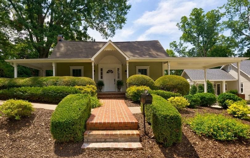 4 bedroom, 2 bathroom, 2,594 sq ft single family residence sold at 30 Goulding Place, Roswell, GA 30075