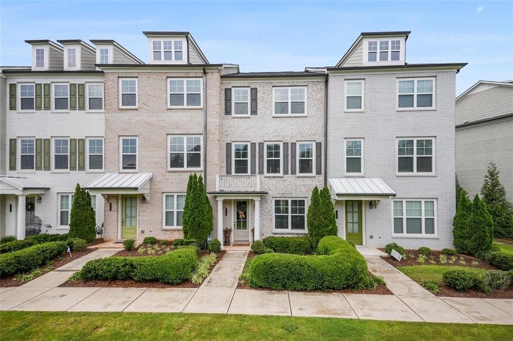 3 bedroom, 4 bathroom, 2,436 sq ft townhouse sold at 10190 WINDALIER Way, Roswell, GA 30076