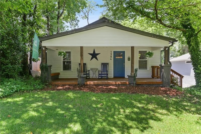 3 bedroom, 2 bathroom, 1,500 sq ft single family residence sold at 1984 Woodland Hills Avenue, Atlanta, GA 30318