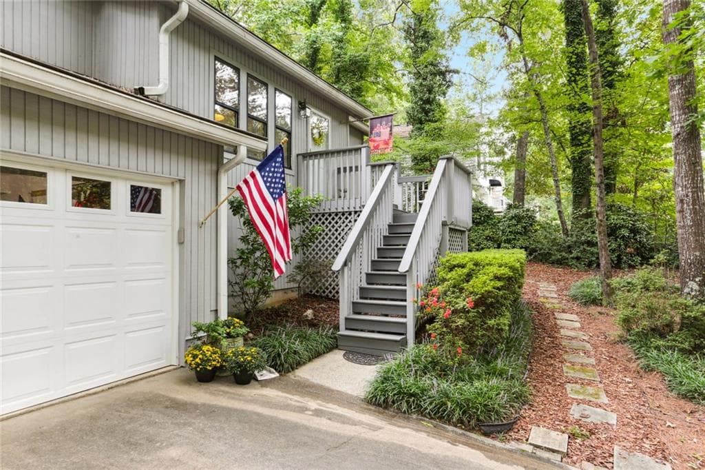 132 W PUTNAM FERRY Road, Woodstock, GA 30189 — most recent listing photo